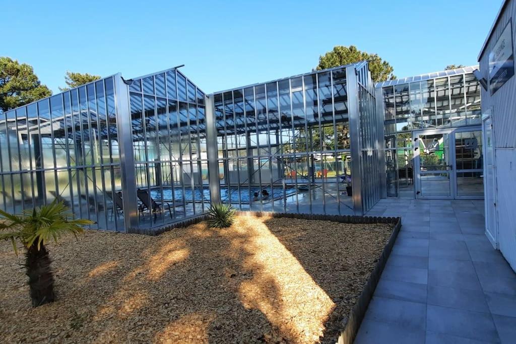 Appartement privée avec jardin et terrasse couverte dans résidence l'estuaire, avec piscine couverte, proche plage Le Verdon-sur-Mer Extérieur photo