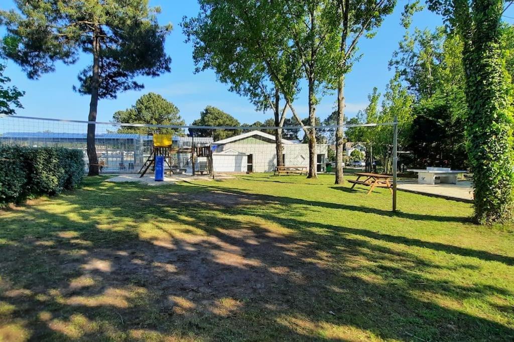 Appartement privée avec jardin et terrasse couverte dans résidence l'estuaire, avec piscine couverte, proche plage Le Verdon-sur-Mer Extérieur photo