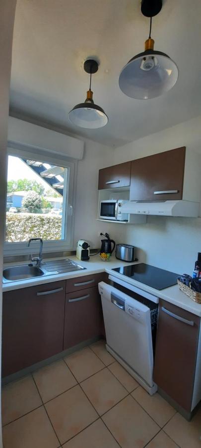 Appartement privée avec jardin et terrasse couverte dans résidence l'estuaire, avec piscine couverte, proche plage Le Verdon-sur-Mer Extérieur photo