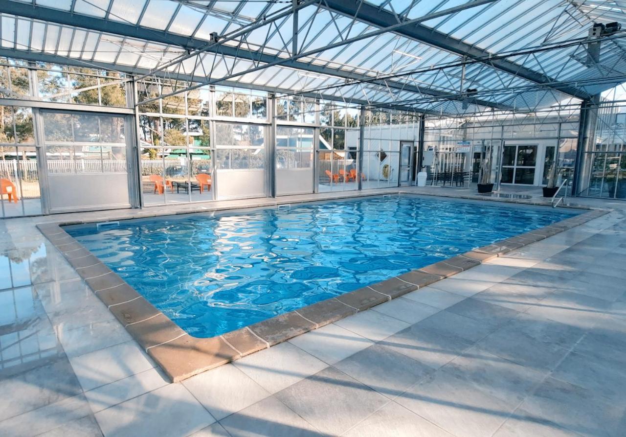 Appartement privée avec jardin et terrasse couverte dans résidence l'estuaire, avec piscine couverte, proche plage Le Verdon-sur-Mer Extérieur photo