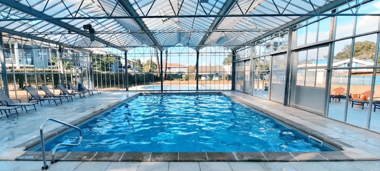 Appartement privée avec jardin et terrasse couverte dans résidence l'estuaire, avec piscine couverte, proche plage Le Verdon-sur-Mer Extérieur photo